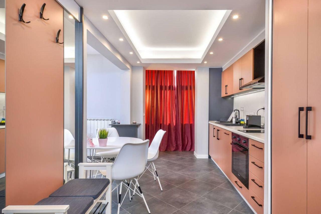 Rose One Bedroom Designer Apartment In City Centre By Flat Mаnager Sofie Exteriér fotografie