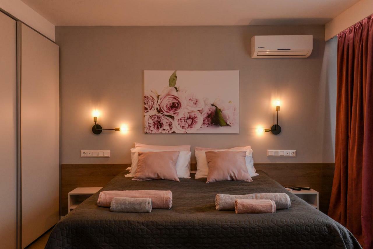 Rose One Bedroom Designer Apartment In City Centre By Flat Mаnager Sofie Exteriér fotografie